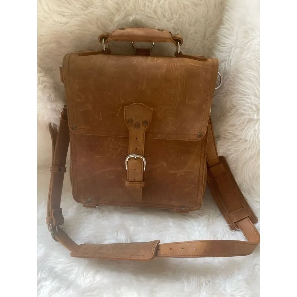 Saddleback Leather Brown convertible Messenger/backpack with. Removable divider
